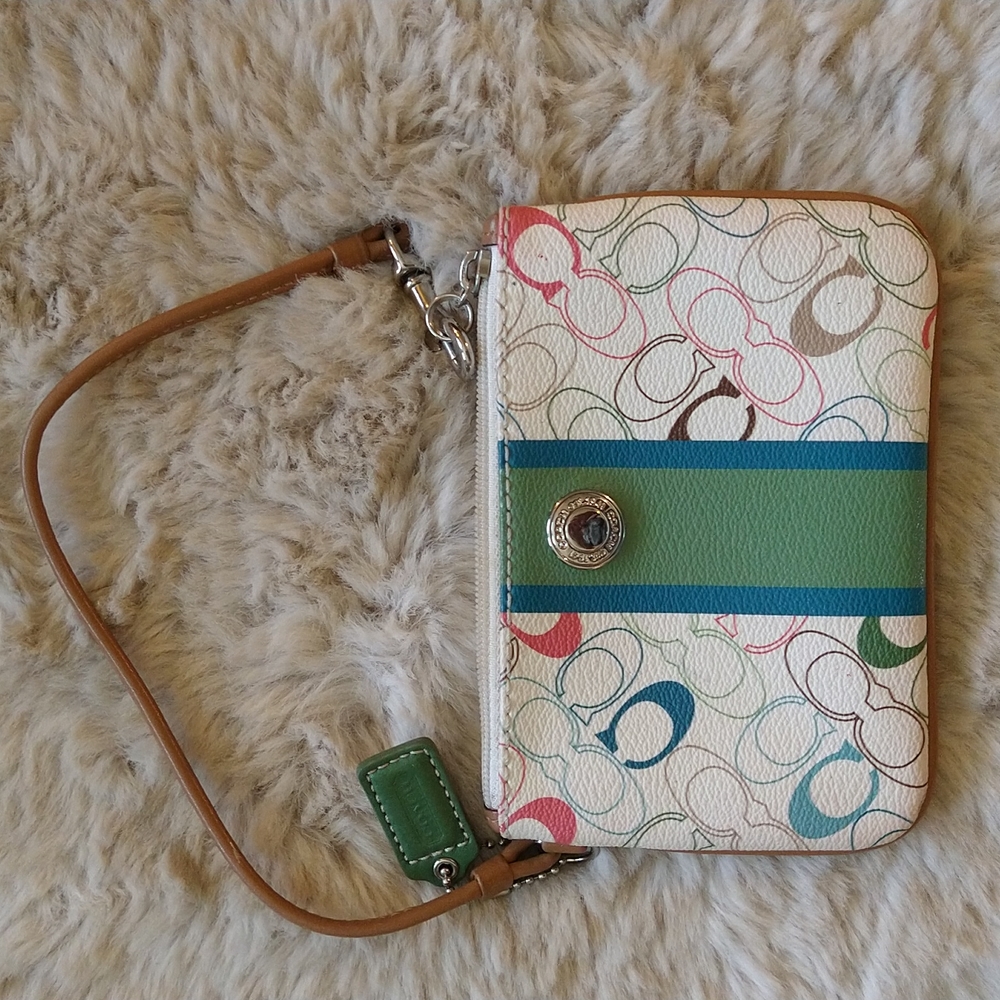 GUC. Coach wristlet.